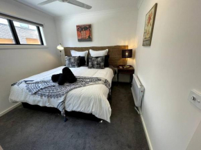 New & adorable unit close to the beach